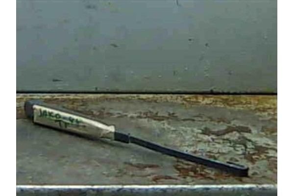 Recambio de brazo limpiaparabrisas trasero para citroen saxo 1.4 vts referencia OEM IAM 6429H9  