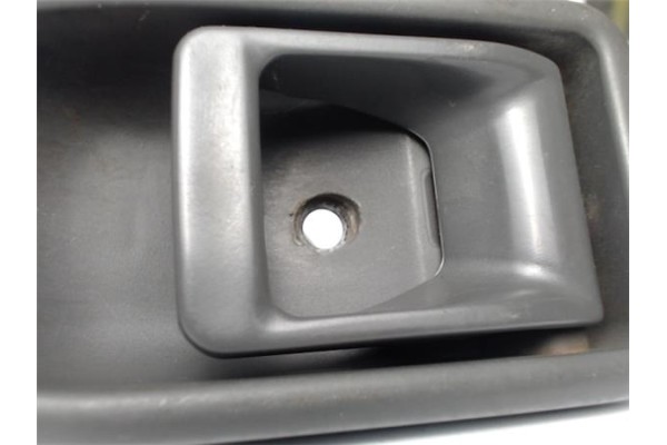 Recambio de manilla int. puerta delantero izquierda para piaggio porter furgón 1.2 d referencia OEM IAM 71732852  