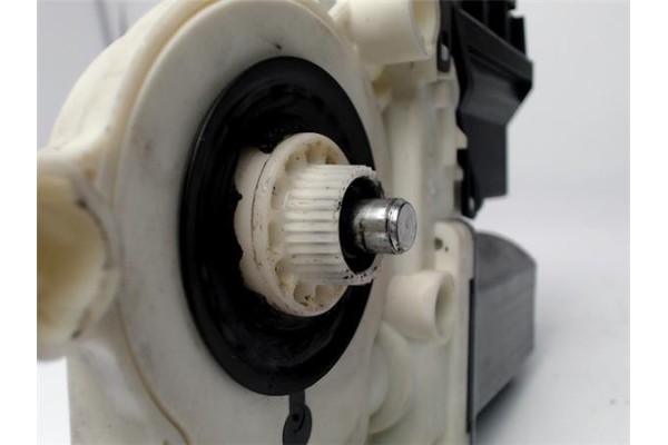 Recambio de motor elevalunas delantero derecho para seat ibiza (6l1) 1.9 sdi referencia OEM IAM 6L3837756Q 4917268 