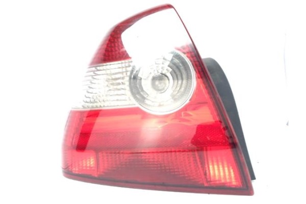 Recambio de piloto trasero izquierdo para renault megane ii classic berlina 1.4 expression referencia OEM IAM   