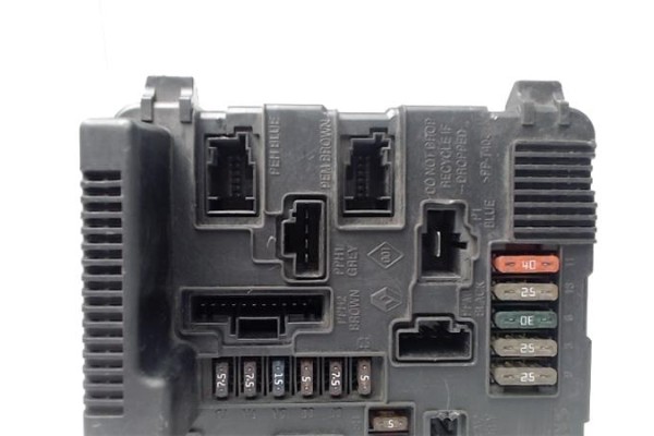 Recambio de caja fusibles/rele para renault megane ii (bm0/1_, cm0/1_) 1.5 dci (bm0f, cm0f) referencia OEM IAM 8200306033B S1183