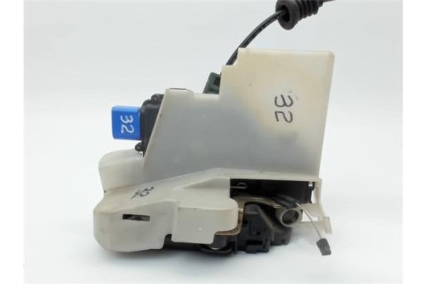 Recambio de cerradura puerta delantero izquierda para volkswagen polo iv (9n1) referencia OEM IAM 6Q4837085A  
