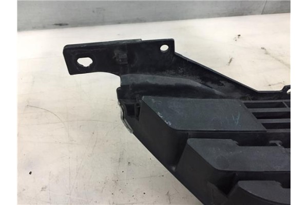 Recambio de rejilla capo para mazda 626 berlina (gf) 2.0 referencia OEM IAM GG3E50711  