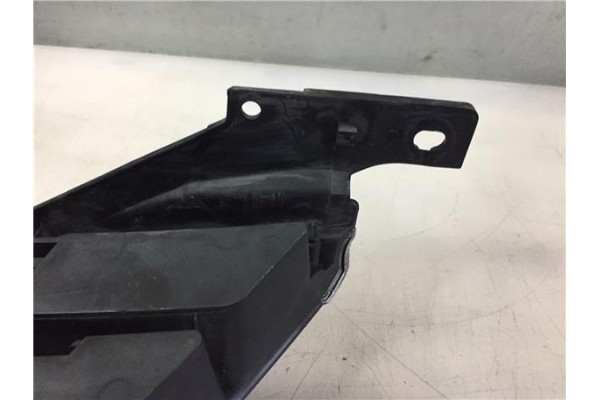 Recambio de rejilla capo para mazda 626 berlina (gf) 2.0 referencia OEM IAM GG3E50711  