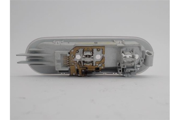 Recambio de luz delantero central techo para dacia sandero i 1.2 16v referencia OEM IAM 8200074362  