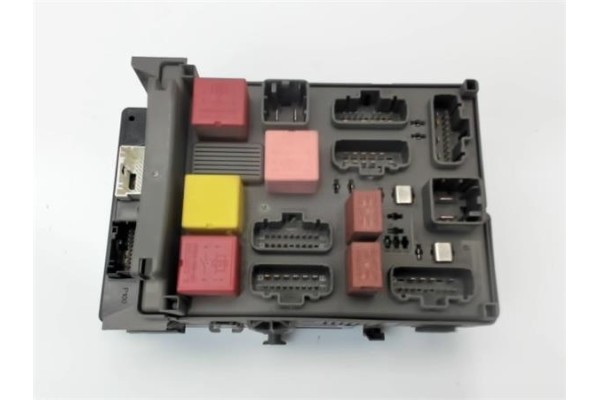 Recambio de caja fusibles/rele para renault laguna ii (bg0) 1.9 authentique referencia OEM IAM 8200413974 8200346814 