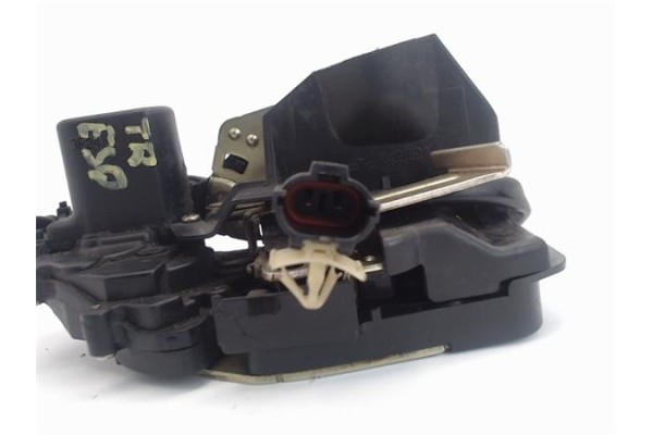 Recambio de cerradura puerta trasero izquierda para kia carens (rs) 2.0 crdi referencia OEM IAM K2FA73310  