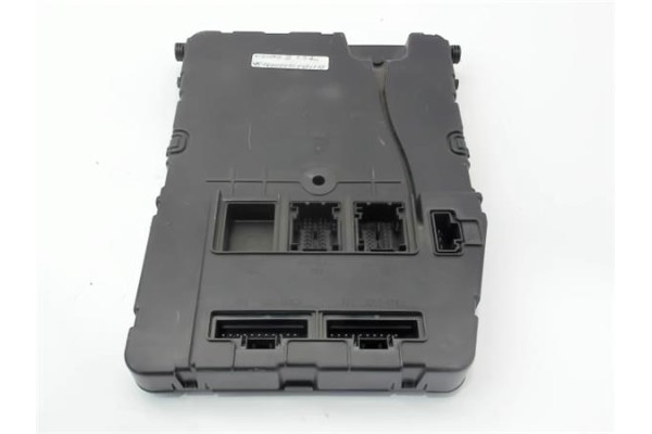 Recambio de caja fusibles/rele para renault megane ii berlina 3p 1.5 authentique confort referencia OEM IAM 8200261823  