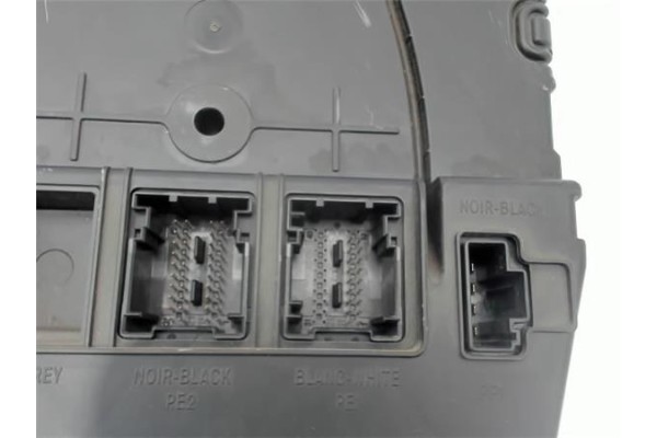 Recambio de caja fusibles/rele para renault megane ii berlina 3p 1.5 authentique confort referencia OEM IAM 8200261823  