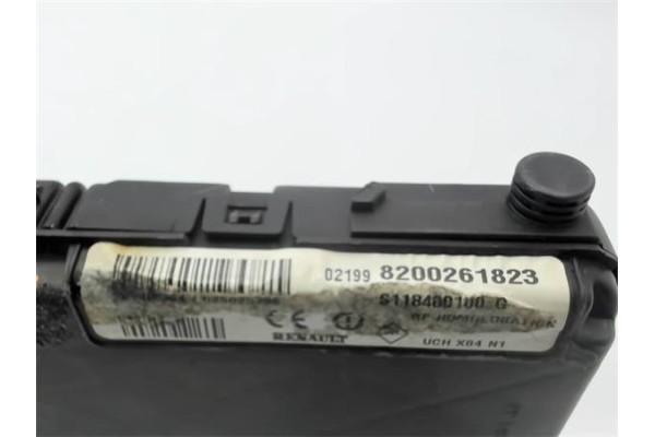 Recambio de caja fusibles/rele para renault megane ii berlina 3p 1.5 authentique confort referencia OEM IAM 8200261823  