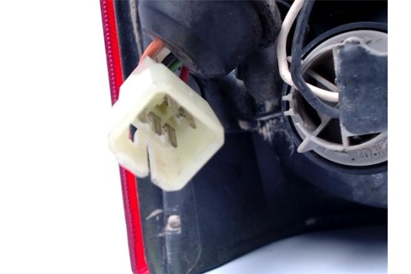 Recambio de piloto trasero derecho para opel agila 1.2 básico referencia OEM IAM 084421937  