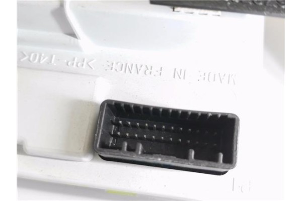 Recambio de display para renault megane ii classic berlina 2.0 expression referencia OEM IAM 8200350498A 216737697 