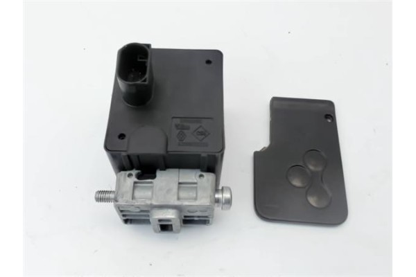 Recambio de llave para renault scenic ii (jm) referencia OEM IAM 8200033233  