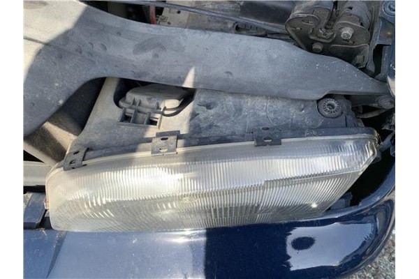 Recambio de faro delantero izquierdo para volvo v70 familiar 2.5 referencia OEM IAM 8628400  