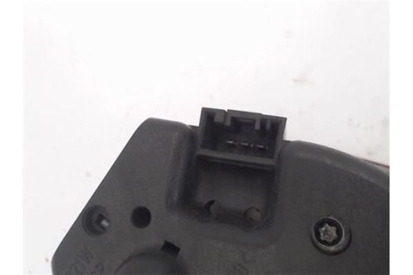 Recambio de piloto porton trasero derecho para bmw serie 3 berlina (e46) referencia OEM IAM 6907938  