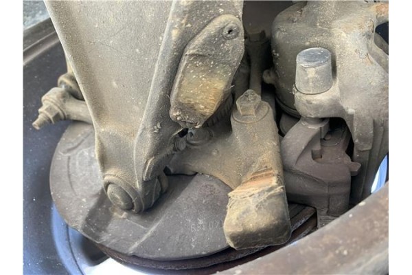 Recambio de mangueta delantero izquierda para volvo v70 familiar 2.5 referencia OEM IAM 9140341  