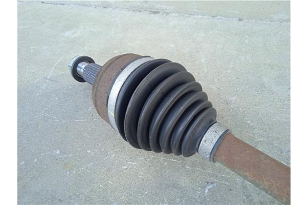 Recambio de palier delantero derecho para renault megane iii sport tourer 1.5 dynamique referencia OEM IAM 7711497448  