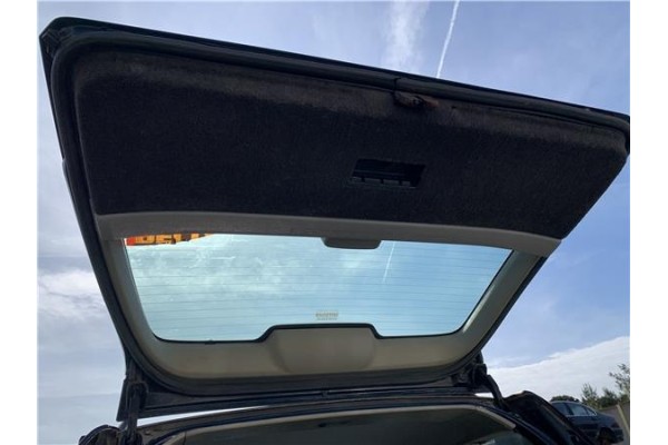Recambio de porton trasero para volvo v70 familiar 2.5 referencia OEM IAM 9203493  