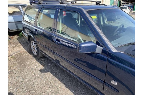 Recambio de puerta delantero derecha para volvo v70 familiar 2.5 referencia OEM IAM 9152414  