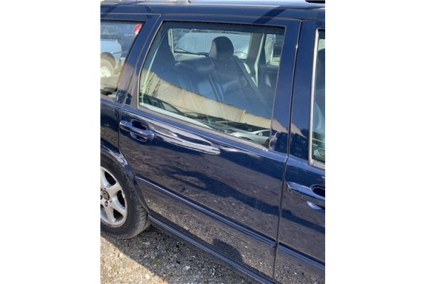 Recambio de puerta trasero derecha para volvo v70 familiar 2.5 referencia OEM IAM 9152526  