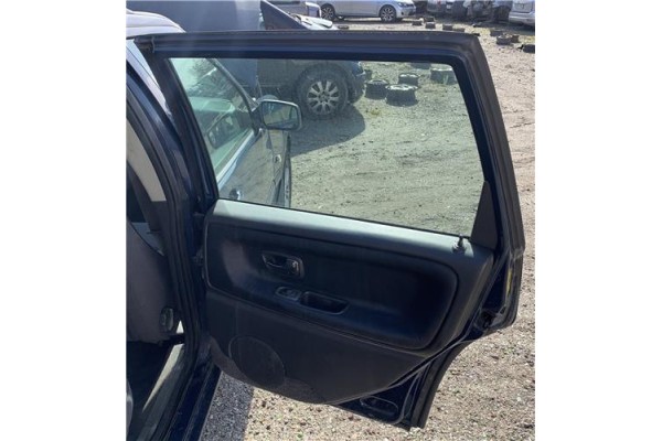 Recambio de puerta trasero derecha para volvo v70 familiar 2.5 referencia OEM IAM 9152526  