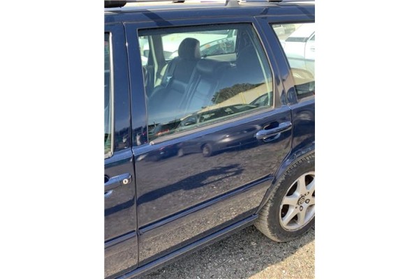 Recambio de puerta trasero izquierda para volvo v70 familiar 2.5 referencia OEM IAM 9152525  