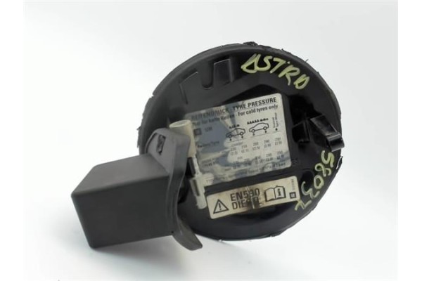Recambio de tapa exterior combustible para opel astra h gtc 1.9 cdti referencia OEM IAM 182988 13111667 