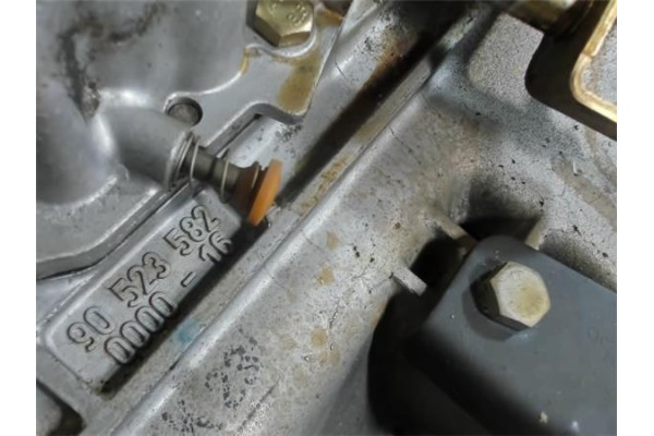 Recambio de caja cambios manual para opel corsa b 1.4 top referencia OEM IAM 90523582 F18220 