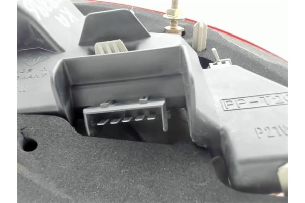 Recambio de piloto trasero derecho para ford ka (ccq) 1.3 i referencia OEM IAM 1105789 2202382 97KG13A603 , FORD | 1120331 , FOR