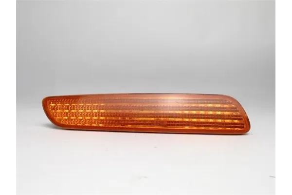 Recambio de ojal piloto trasero izquierdo para volvo s40 berlina 1.9 di referencia OEM IAM 30613666  