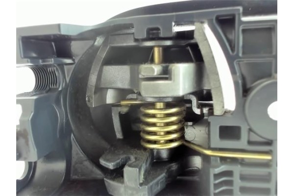 Recambio de manilla int. puerta trasero derecha para mitsubishi colt cz3 berl. 5 (z30a) 1.3 (z35a, z33a, z34a) referencia OEM IA