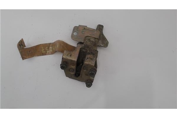 Recambio de cierre electromagnetico trasero izquierdo para nissan serena (c23m) 2.3 d referencia OEM IAM 825030C 825030C000 