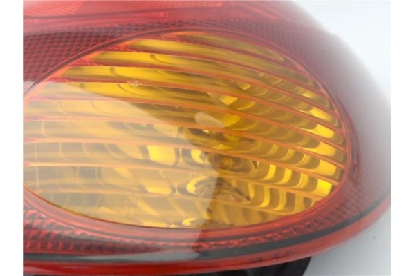 Recambio de piloto trasero derecho para toyota corolla (e11) 1.6 (ae111_) referencia OEM IAM 815501E070  