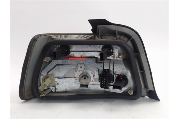 Recambio de piloto trasero derecho para bmw serie 3 berlina (e36) referencia OEM IAM ZBR8353288 29540206 