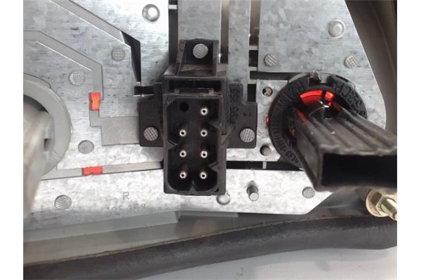 Recambio de piloto trasero derecho para bmw serie 3 berlina (e36) referencia OEM IAM ZBR8353288 29540206 