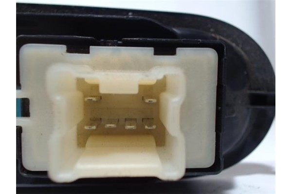 Recambio de mando elevalunas para dacia duster 1.5 sl trotamundos 4x4 referencia OEM IAM 809601386  