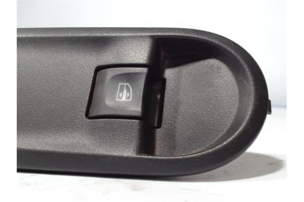 Recambio de mando elevalunas para dacia duster 1.5 sl trotamundos 4x4 referencia OEM IAM 809601386  