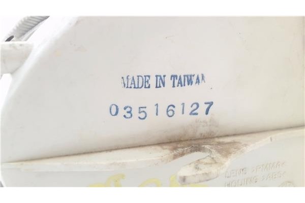 Recambio de intermitente delantero izquierdo para volvo s40 berlina 2.0 referencia OEM IAM 30854653  