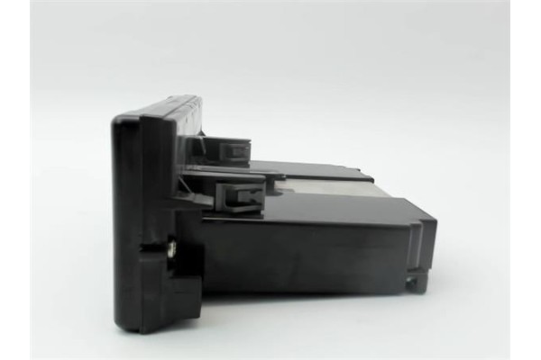 Recambio de pantalla navegador para volvo v50 familiar 2.0 d referencia OEM IAM 30775261  