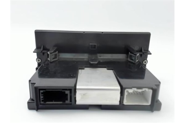 Recambio de pantalla navegador para volvo v50 familiar 2.0 d referencia OEM IAM 30775261  