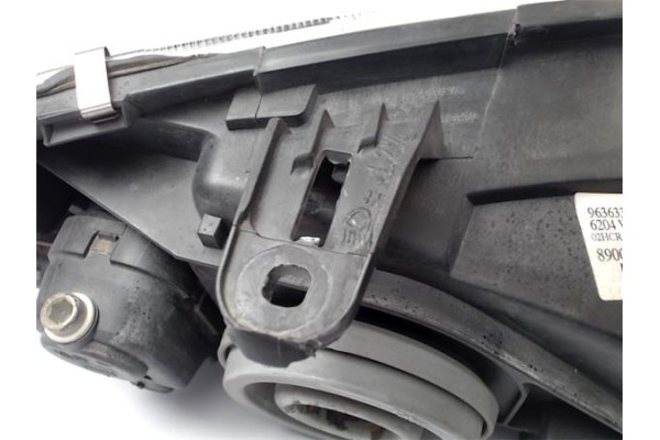Recambio de faro delantero izquierdo para citroen saxo 1.5 d sx referencia OEM IAM 6204W2 9636331780 