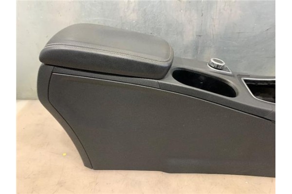 Recambio de embellecedor consola central para mercedes-benz clase b (bm 246) 1.8 b 200 cdi (246.201) referencia OEM IAM A2466803