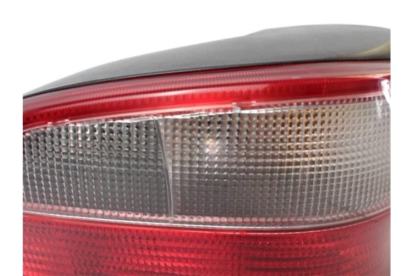 Recambio de piloto trasero derecho para citroen saxo 1.5 d sx referencia OEM IAM 9636331780 89003434 