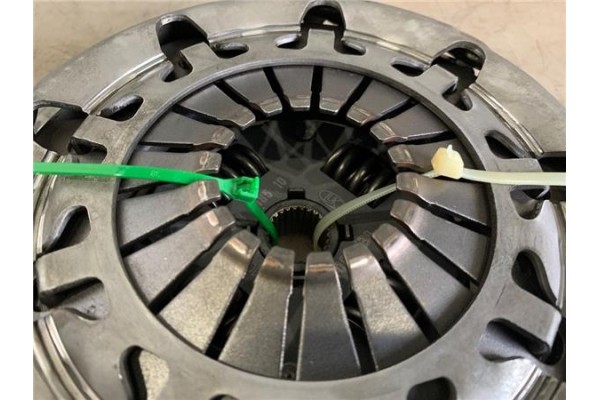 Recambio de disco embrague para nissan micra (k12e) 1.2 16v referencia OEM IAM 30300CR12B  