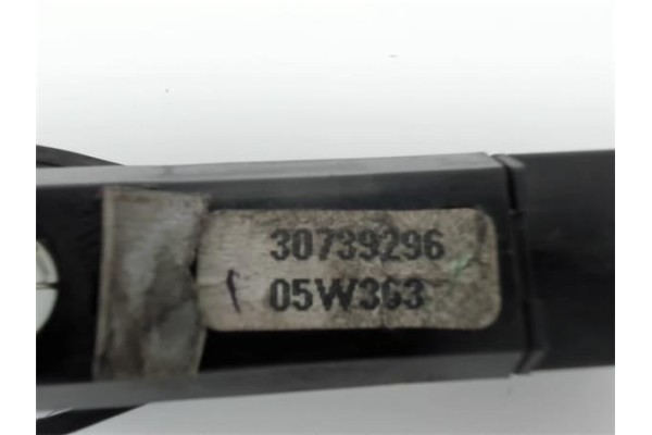 Recambio de interruptor luces emergencia para volvo v50 familiar 2.0 d referencia OEM IAM 38739296  