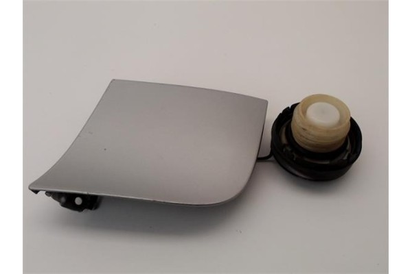 Recambio de tapa exterior combustible para peugeot 107 1.0 básico referencia OEM IAM 1517C9  