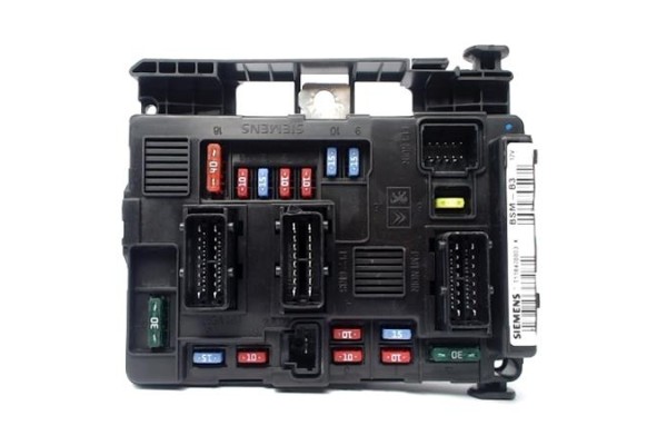 Recambio de caja fusibles/rele para citroen c3 1.1 i referencia OEM IAM 9650618480 T118470003K 