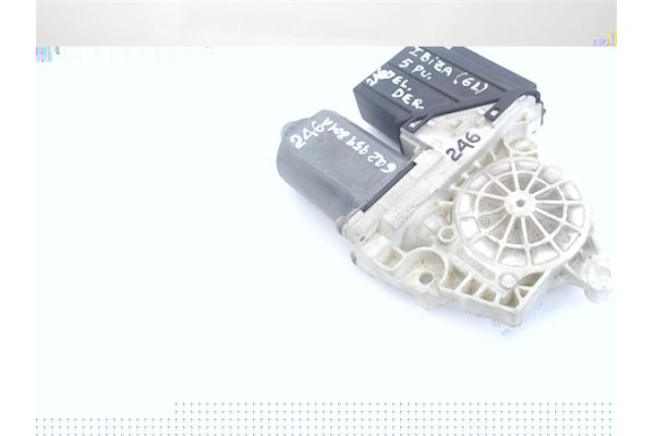 Recambio de retrovisor derecho para skoda felicia i (6u1) 1.3 referencia OEM IAM 6U1857502  