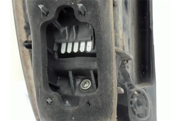 Recambio de piloto trasero derecho para opel corsa c referencia OEM IAM 24457236 89307501 