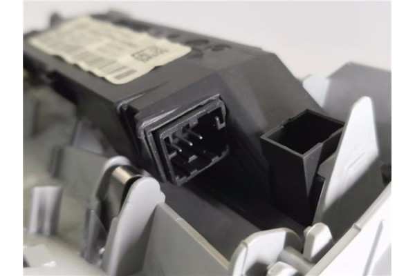 Recambio de luz delantero central techo para seat exeo st (3r5) 2.0 reference referencia OEM IAM 8E0947135D 8E0951177 